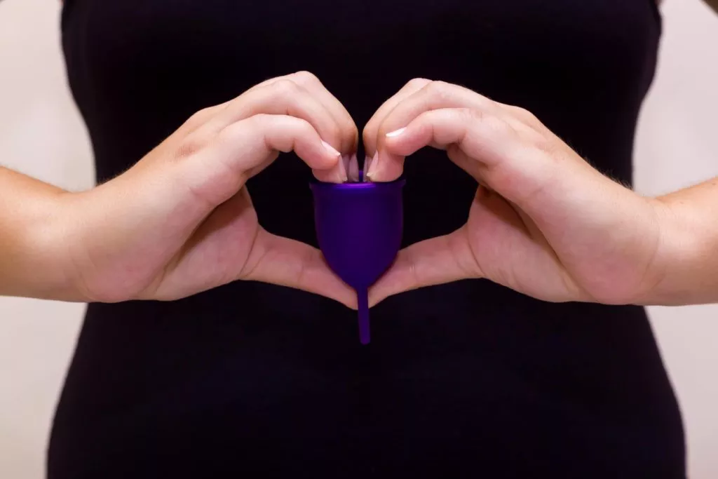 novo coletor menstrual violeta cup 1024x683 1